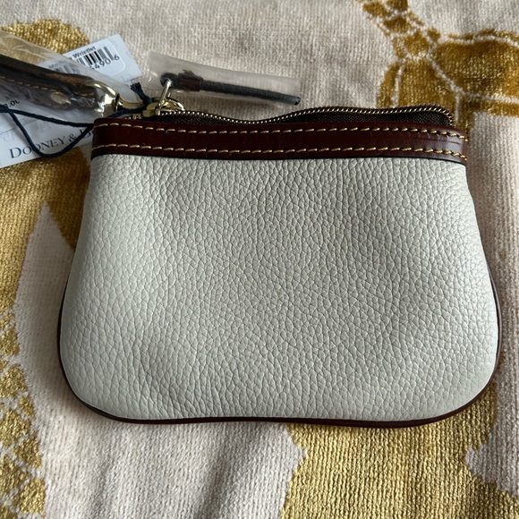 Dooney & Bourke Pebble Grain Medium Wristlet in Fog - NWT - Picture 3 of 5